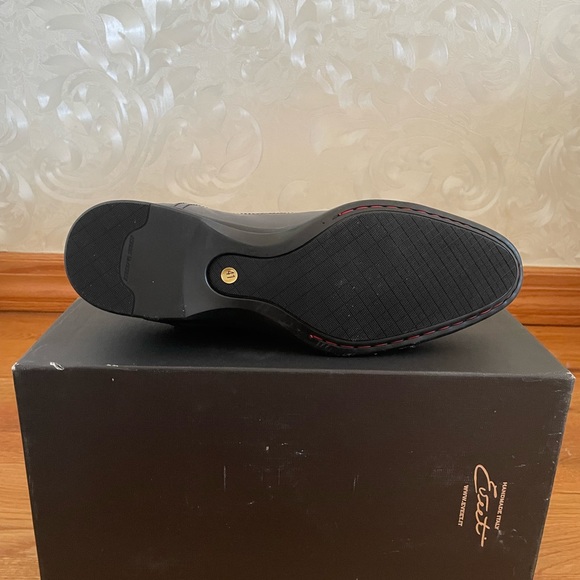 Men’s dress shoes from Eveet. Made in Italy Brand new in original box